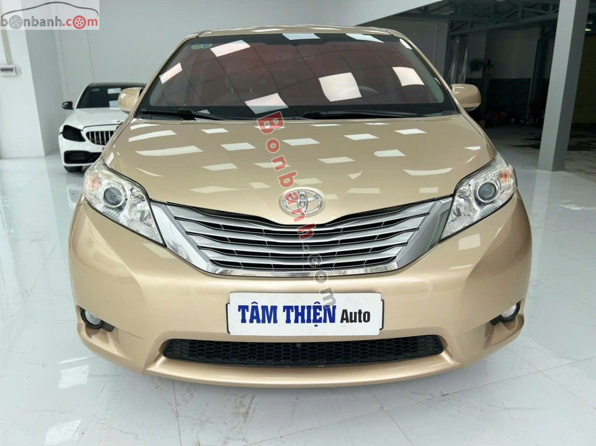 Toyota Sienna LE 3.5 2010